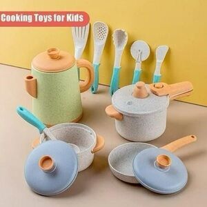 NWT Kids Cooking Pots, Pans, & Utensils Play Set